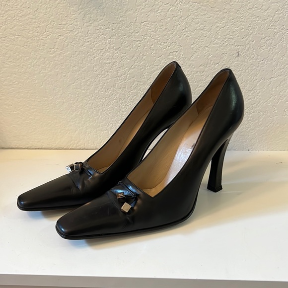 Vintage Louis Vuitton patent leather heels! - Picture 2 of 8